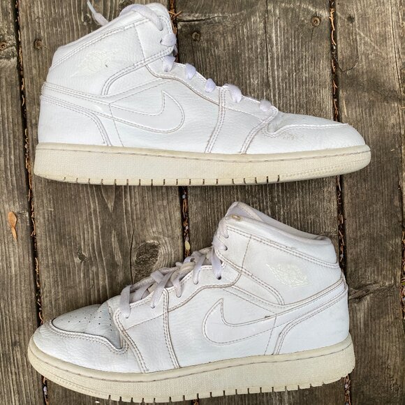 Nike Air Jordan 1 Retro Mid Triple White Size 7 - Picture 1 of 8